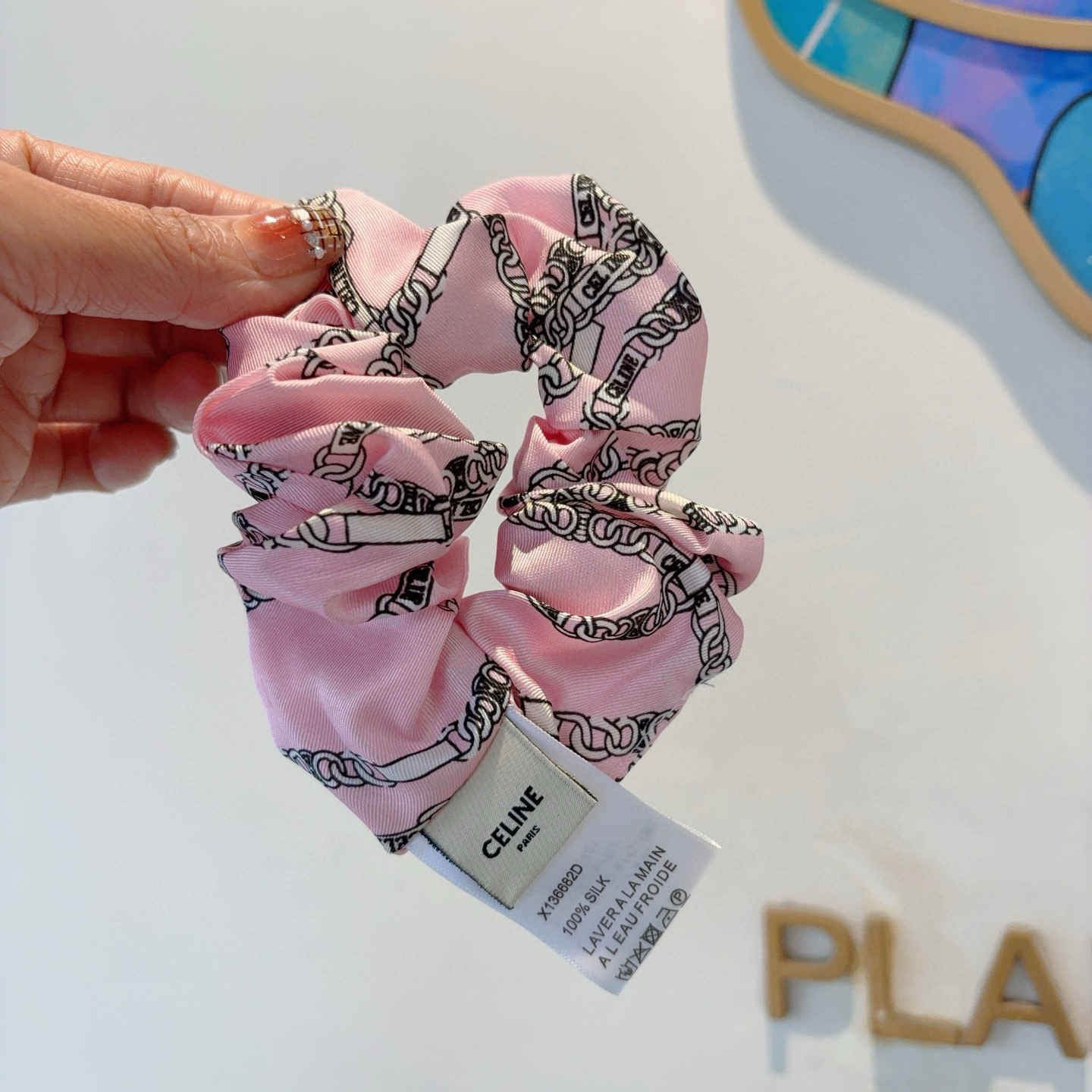 Fashionable Packaging for CELINE: Goddess Must-Have List on p. 99 - 图片 3
