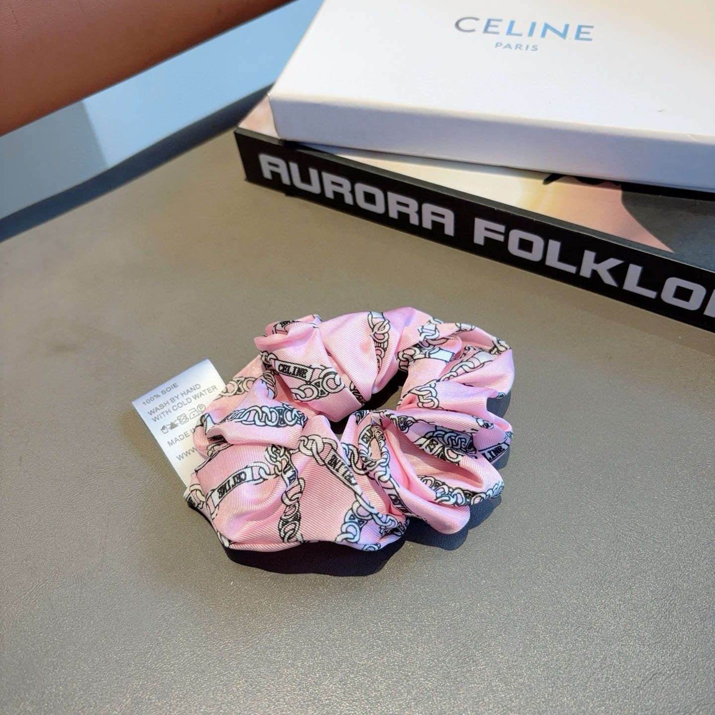 Fashionable Packaging for CELINE: Goddess Must-Have List on p. 99 - 图片 7