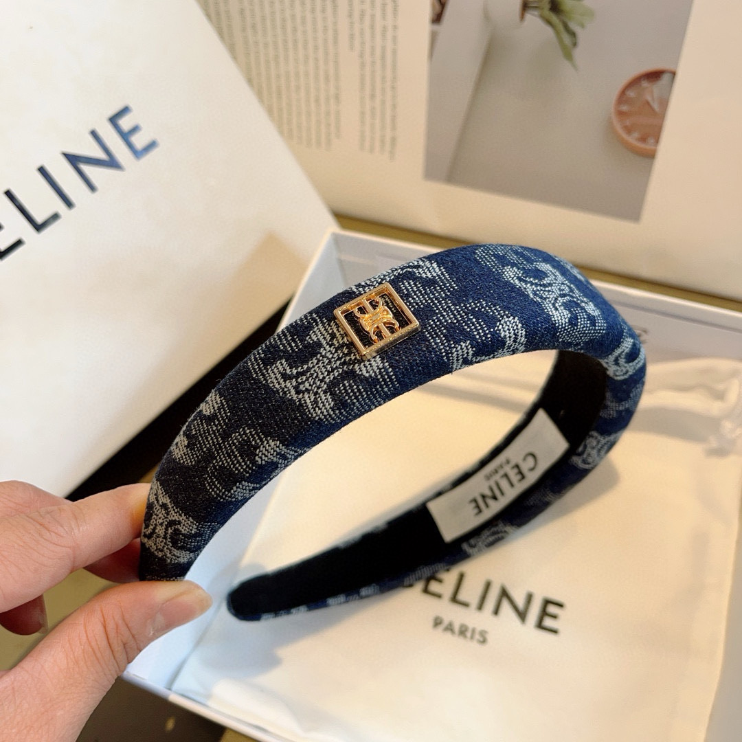 Fashionable Redhead CELINE: A Goddess of Style (Packaging p. 99) - 图片 6