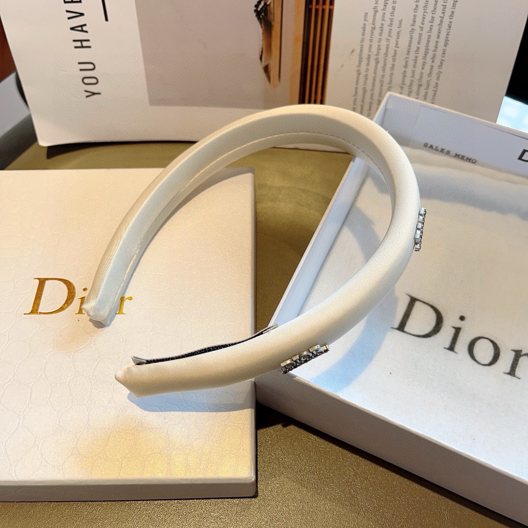 Dior’s New Narrow Hair Packaging Enhances Charm with Quality Cabinet (17 words) - 图片 7