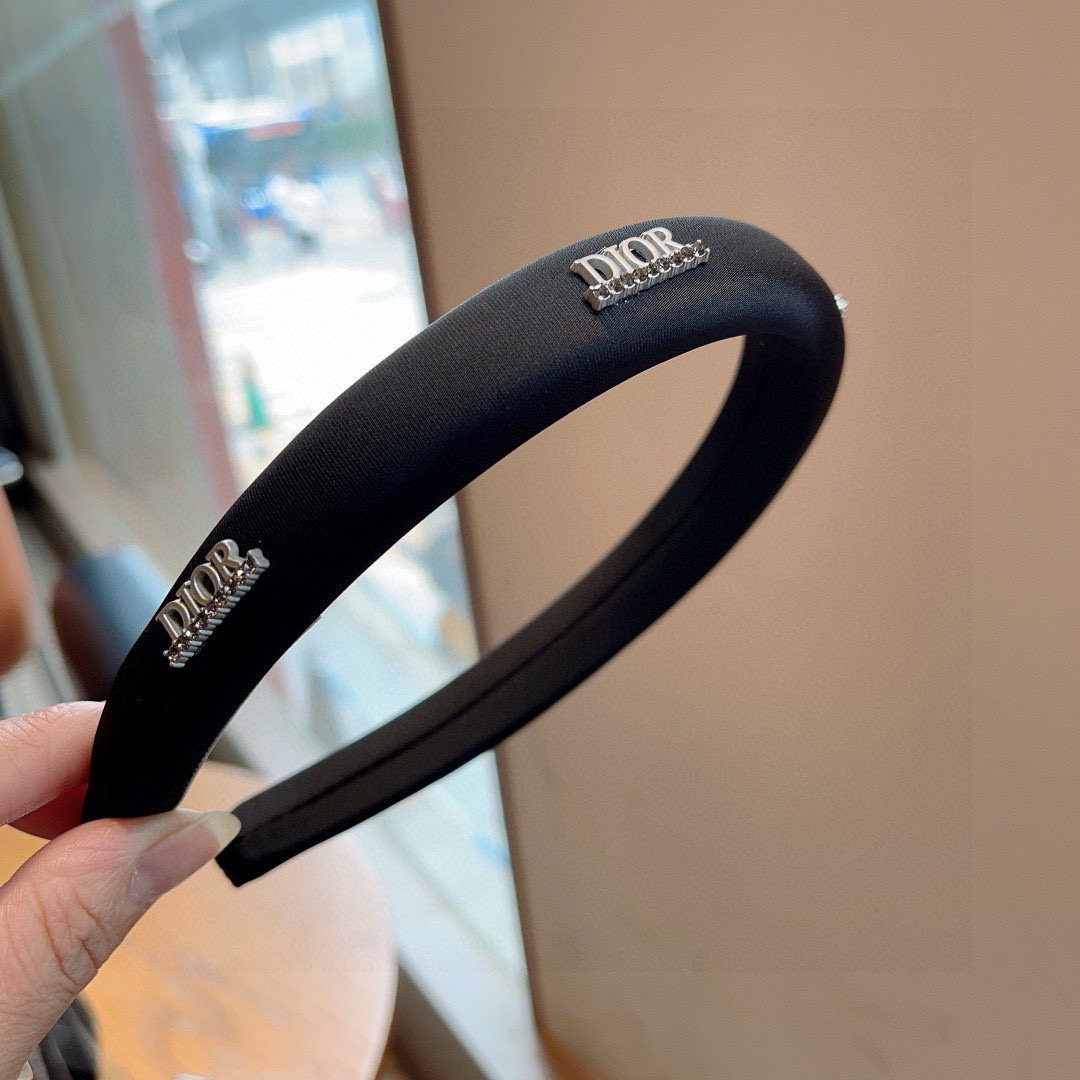 Dior’s Quality Packaging Enhances Hot New Narrow Hair Trend (19 words) - 图片 6