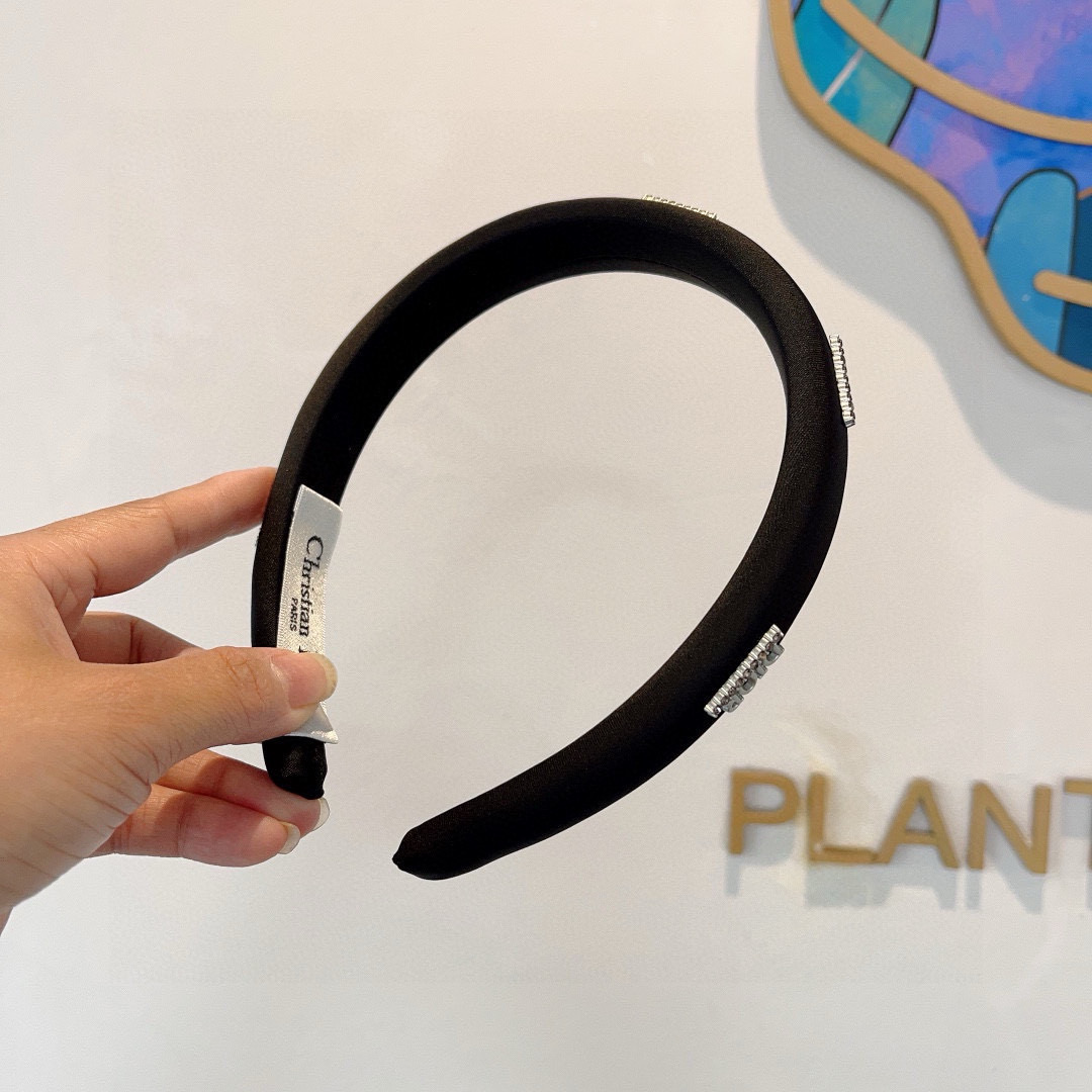 Dior’s Quality Packaging Enhances Hot New Narrow Hair Trend (19 words) - 图片 4