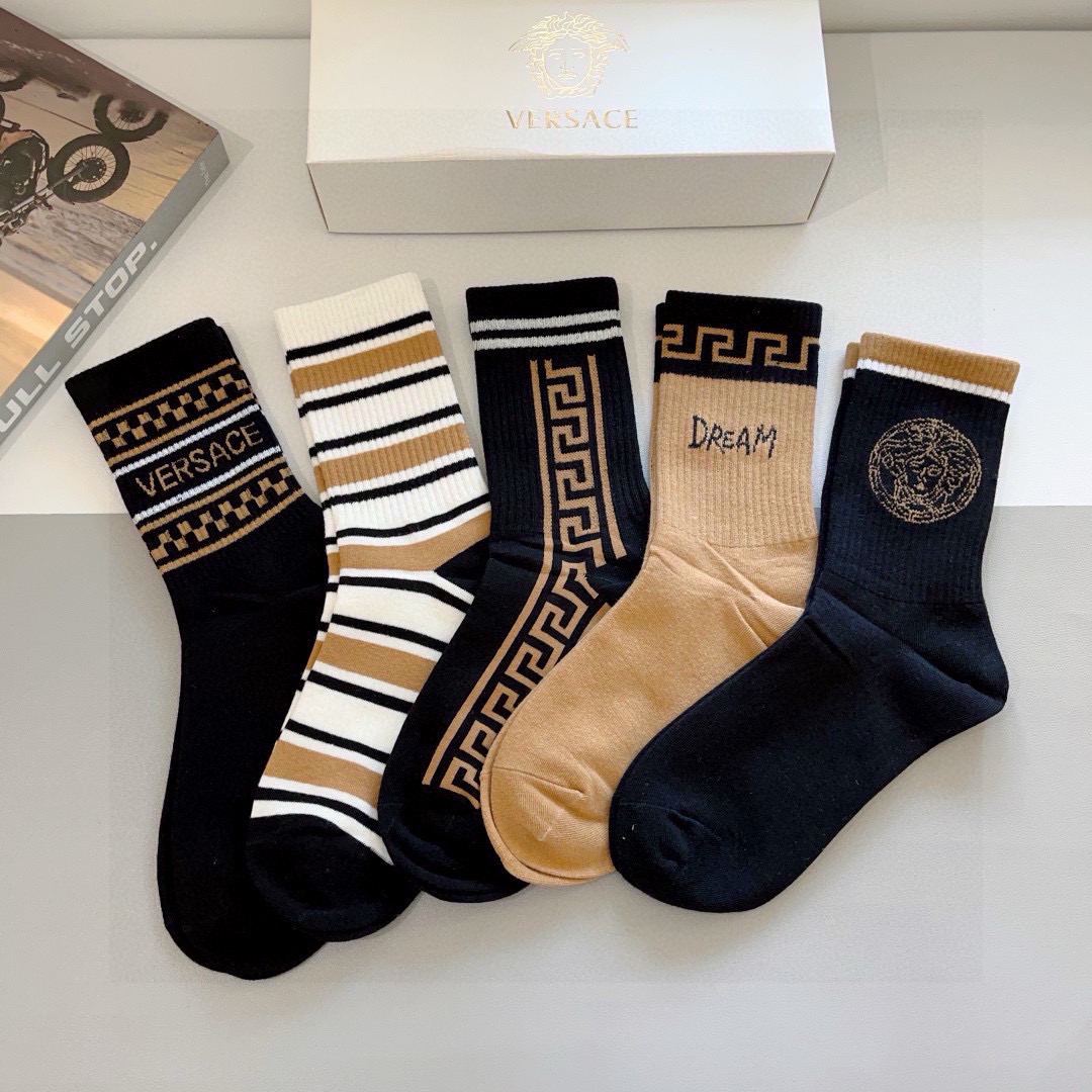 NO:298544,Packaging [one box and five pairs] VERSACE Versace is a must-have counter purchasing quality stockings for European and American big-name pure cotton stockings, super versatile style, recommended recommendations~~socks, stockings, socks, versace, versace, socks19860909配包装【一盒五双】 VERSACE范思哲 欧美大牌纯棉长筒袜潮人必不能少的专柜代购品质长筒袜子 ,超级百搭款、推荐推荐推荐～～袜子,丝袜,袜子,versace,versace,socks,accessory