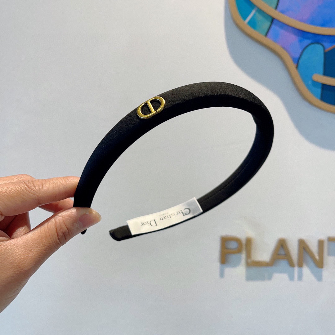 Dior Introduces New High-End Hair Packaging on Page 99 - 图片 3