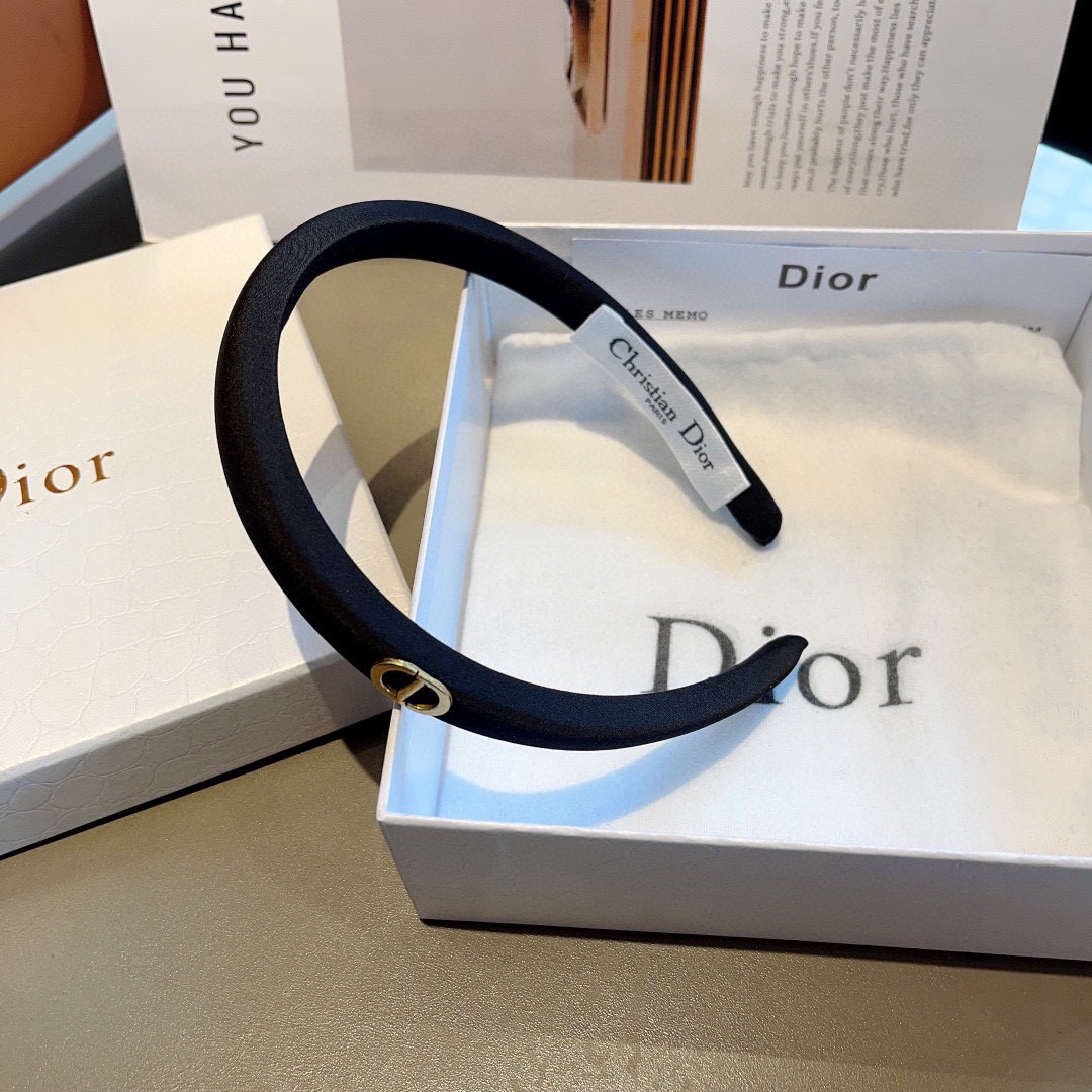 Dior Introduces New High-End Hair Packaging on Page 99 - 图片 5