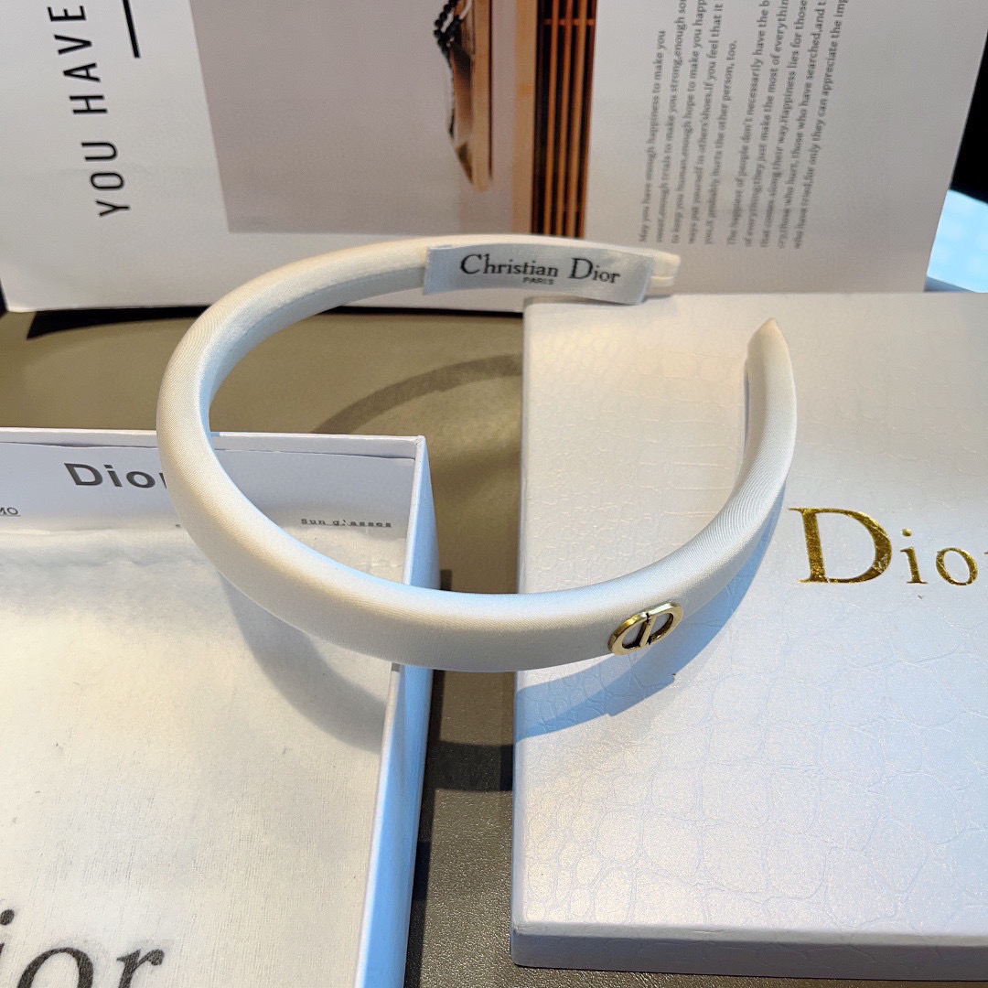 Dior Introduces New High-End Hair Packaging on Page 99 - 图片 7