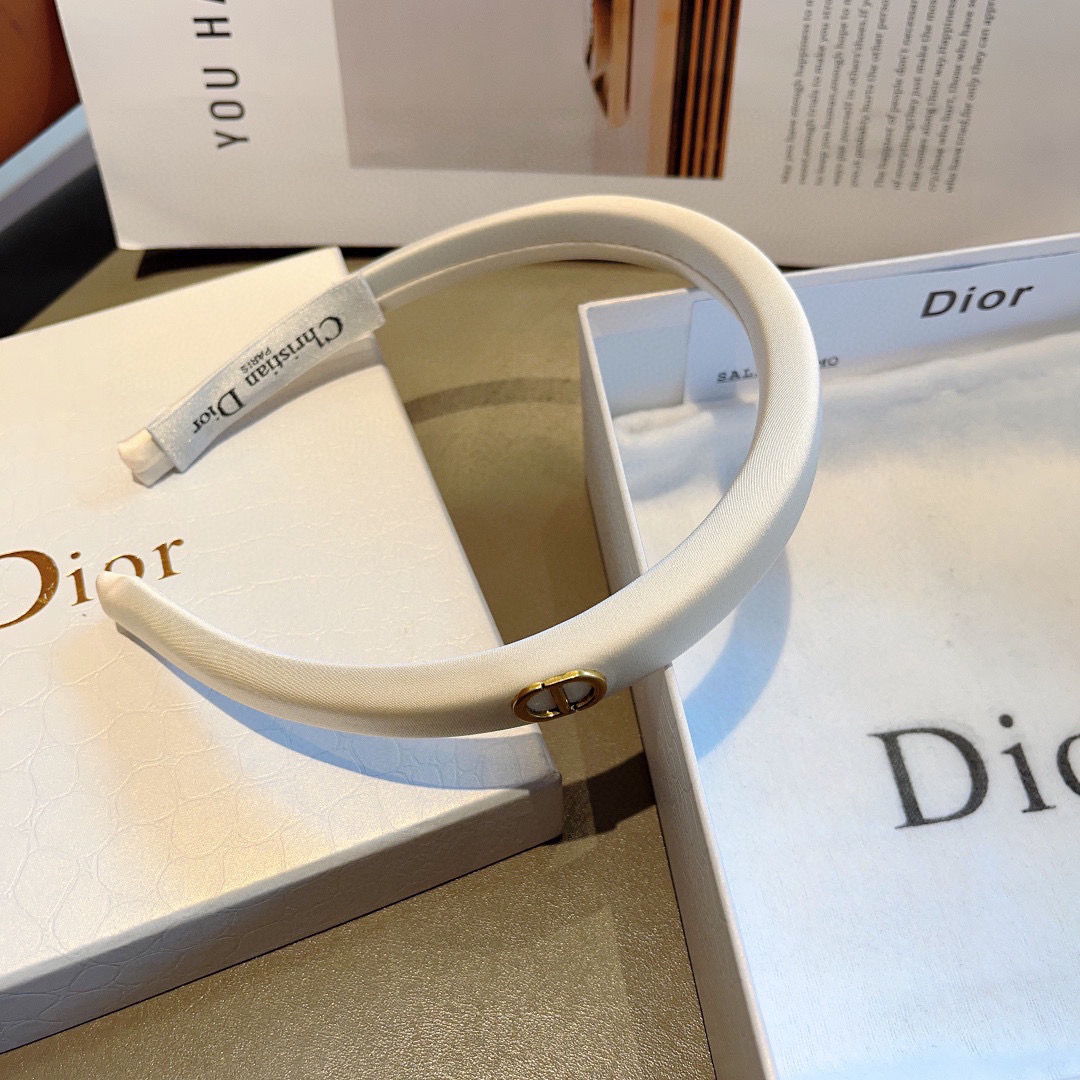 Dior Introduces New High-End Hair Packaging on Page 99 - 图片 8