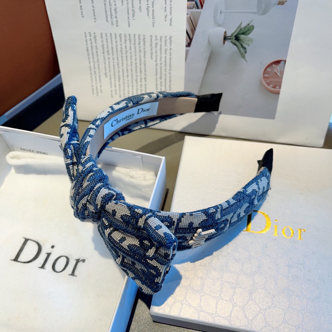 Dior’s Classic Red Letter D Packaging on Page 99: New Lady’s Style. - 图片 7
