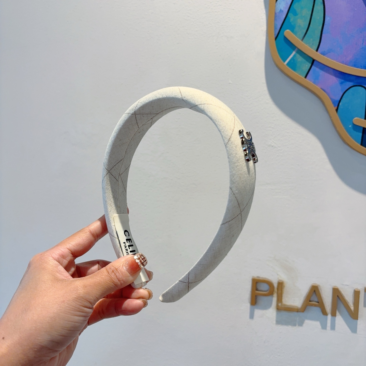 Stylish Packaging Innovation at Triumph Gate: CELINE’s Classic Novelty on Page 99 - 图片 2