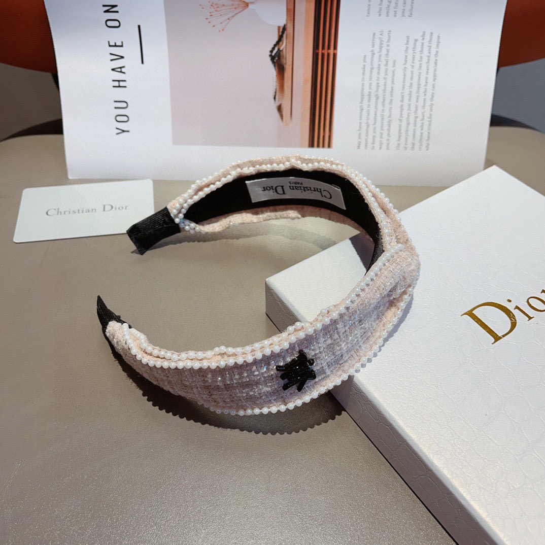 Dior’s New Korean Tweezer with Pearl Packaging on Page 99 - 图片 8