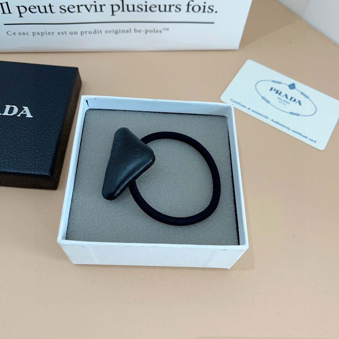 Stylish PRADA Red Hair Loops for Trendy High Ponytail Look with Comfortable and Stress-free Packaging. - 图片 3