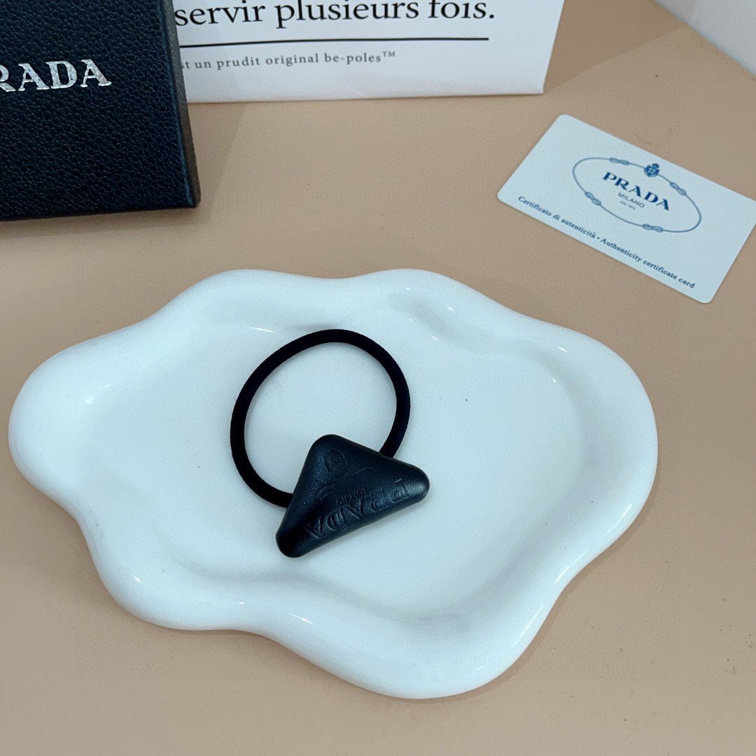 Stylish PRADA Red Hair Loops for Trendy High Ponytail Look with Comfortable and Stress-free Packaging. - 图片 5