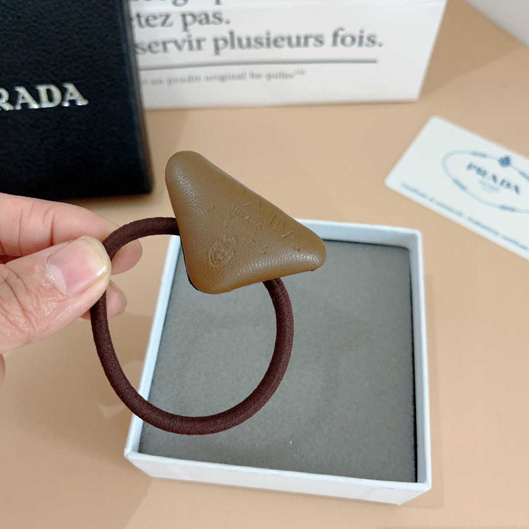 PRADA Red Hair Loops: Fashionable High Pony Tail Packaging for Stress-Free Comfort - 图片 4