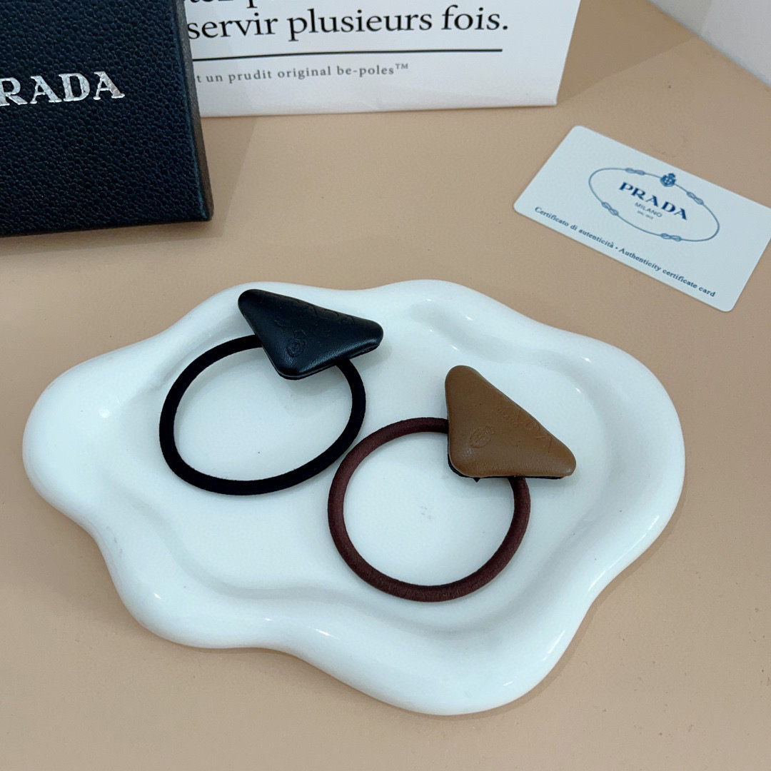 PRADA Red Hair Loops: Fashionable High Pony Tail Packaging for Stress-Free Comfort - 图片 7