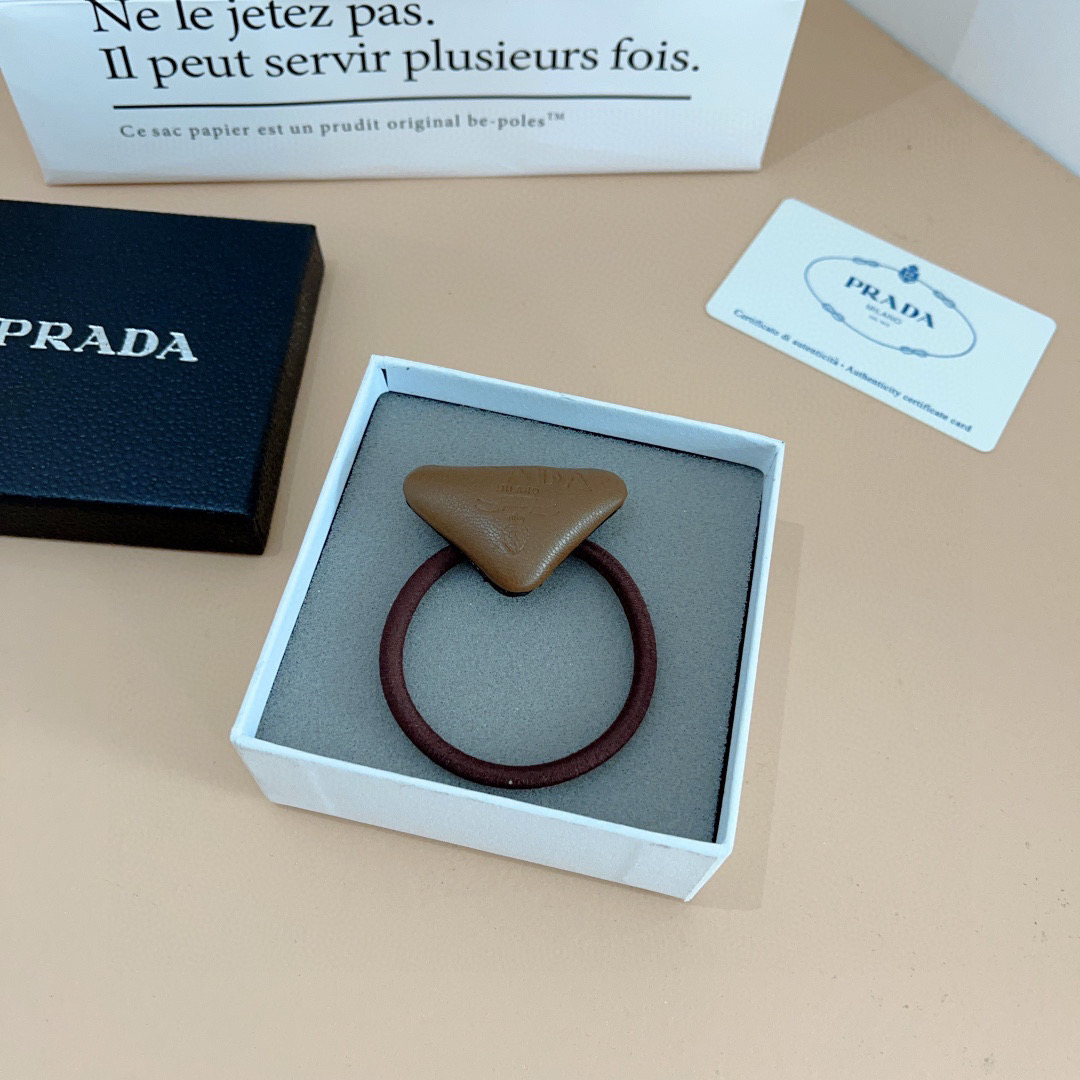 PRADA Red Hair Loops: Fashionable High Pony Tail Packaging for Stress-Free Comfort - 图片 3