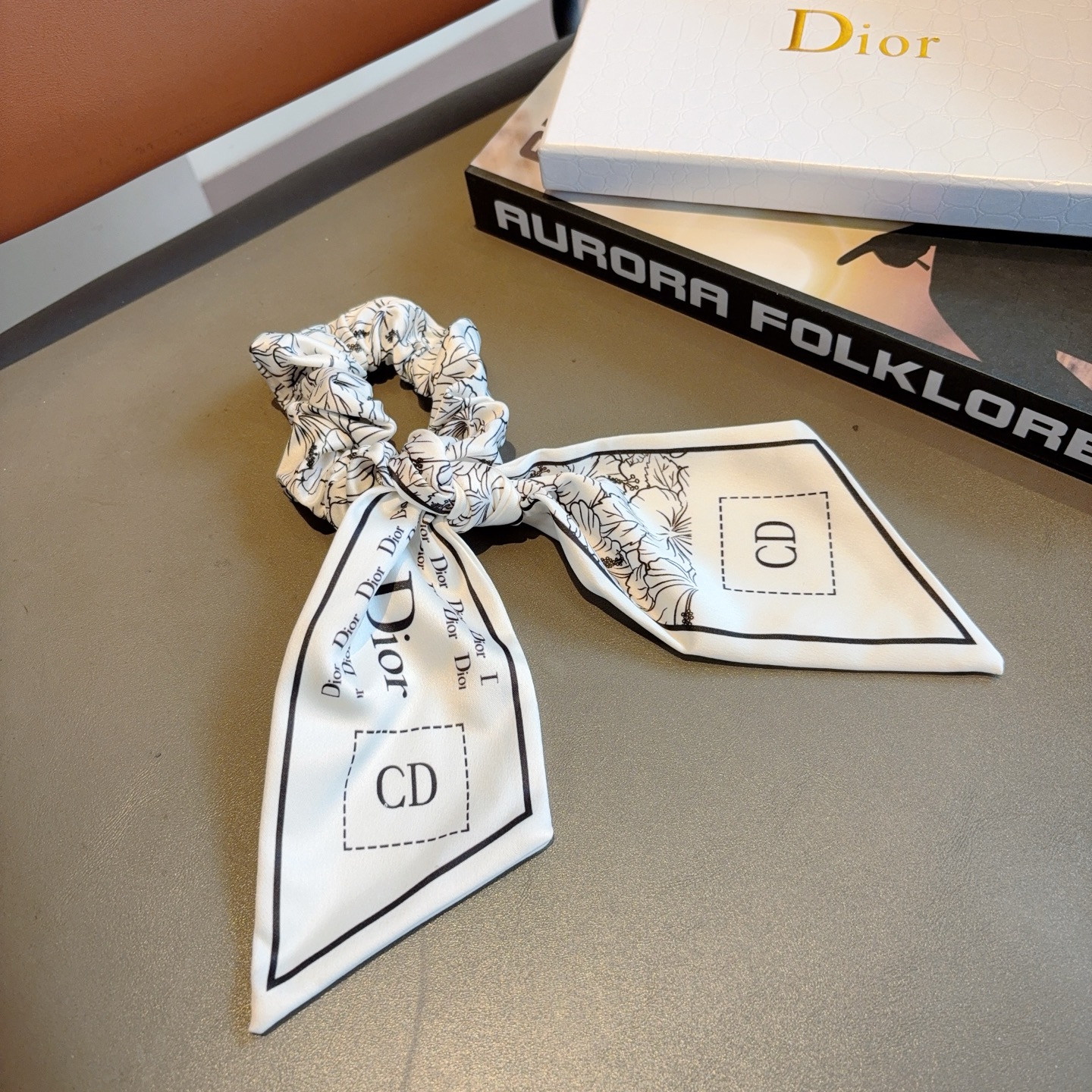High-End Korean Cortex Packaging for Dior Butterfly Bow Hair Rings on p. 99 - 图片 5