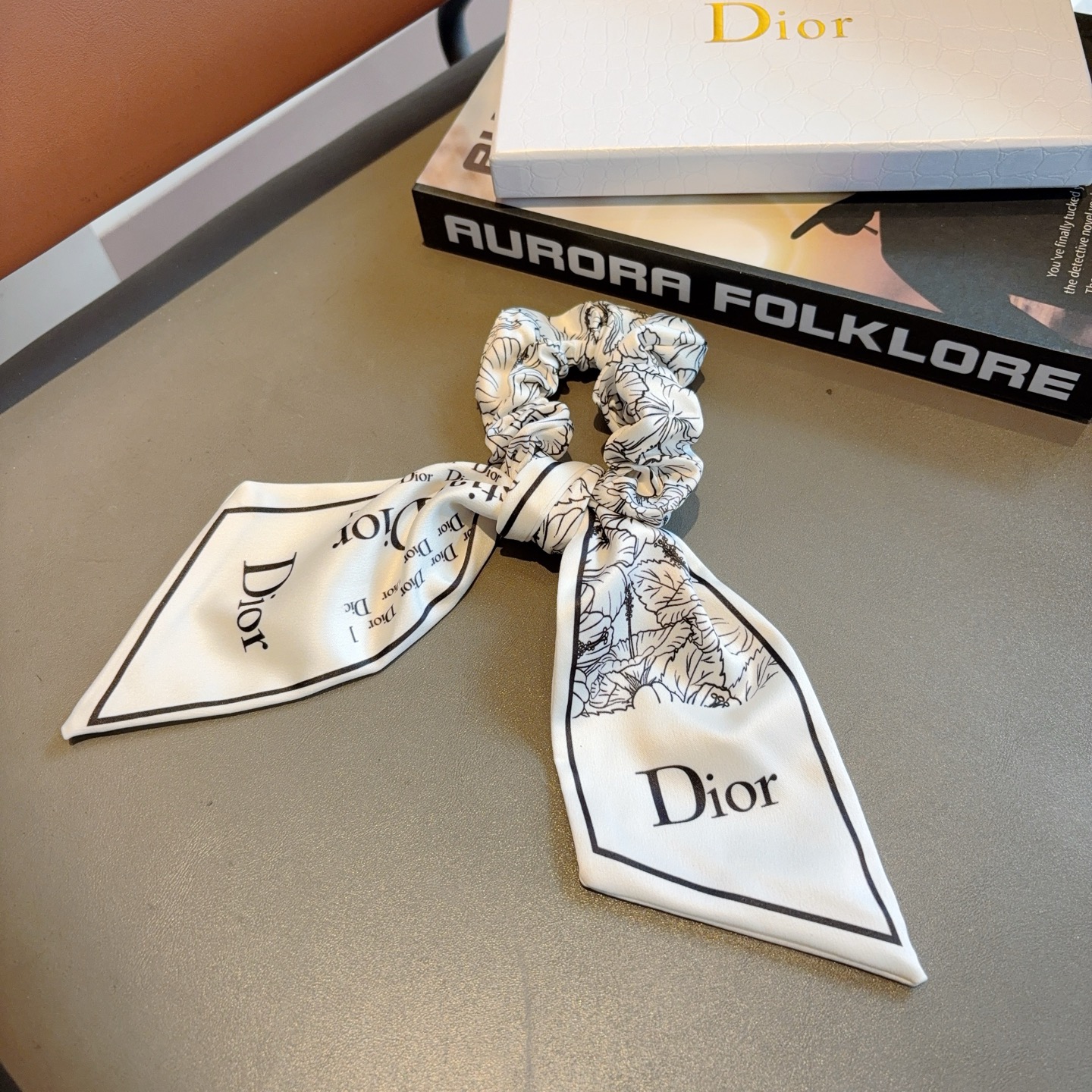 High-End Korean Cortex Packaging for Dior Butterfly Bow Hair Rings on p. 99 - 图片 6