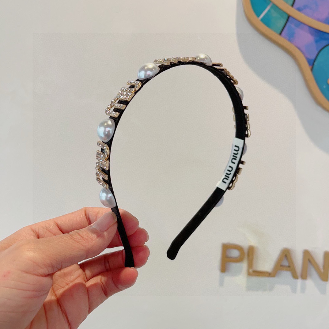 High-Quality Classic Packaging on Page 99: Miu Miu’s Timeless Appeal - 图片 2