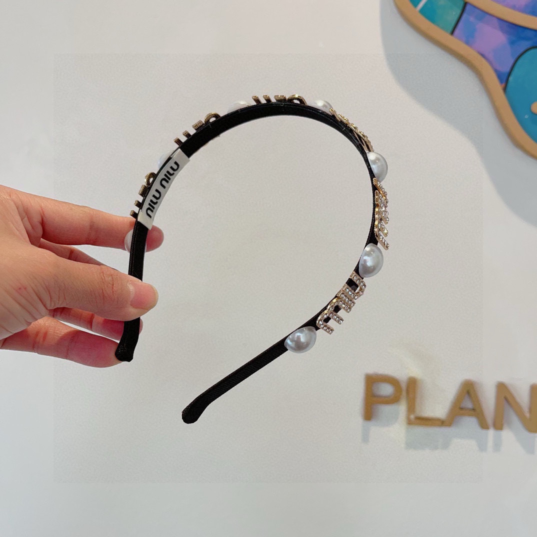 High-Quality Classic Packaging on Page 99: Miu Miu’s Timeless Appeal - 图片 5