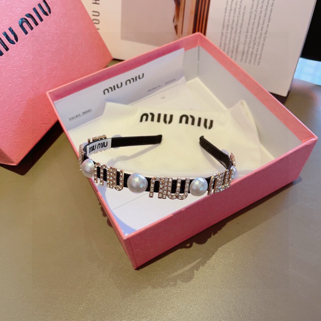 High-Quality Classic Packaging on Page 99: Miu Miu’s Timeless Appeal - 图片 8