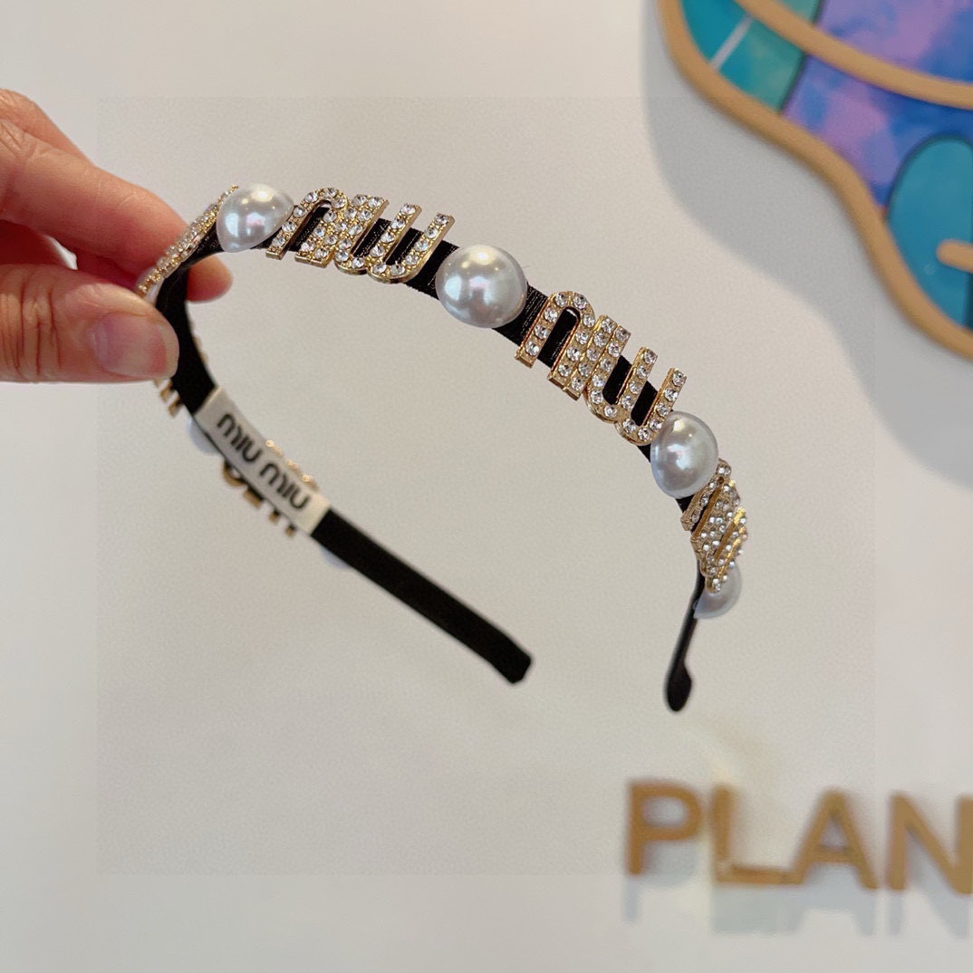 High-Quality Classic Packaging on Page 99: Miu Miu’s Timeless Appeal - 图片 4