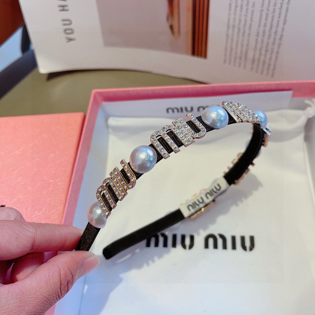 High-Quality Classic Packaging on Page 99: Miu Miu’s Timeless Appeal - 图片 7