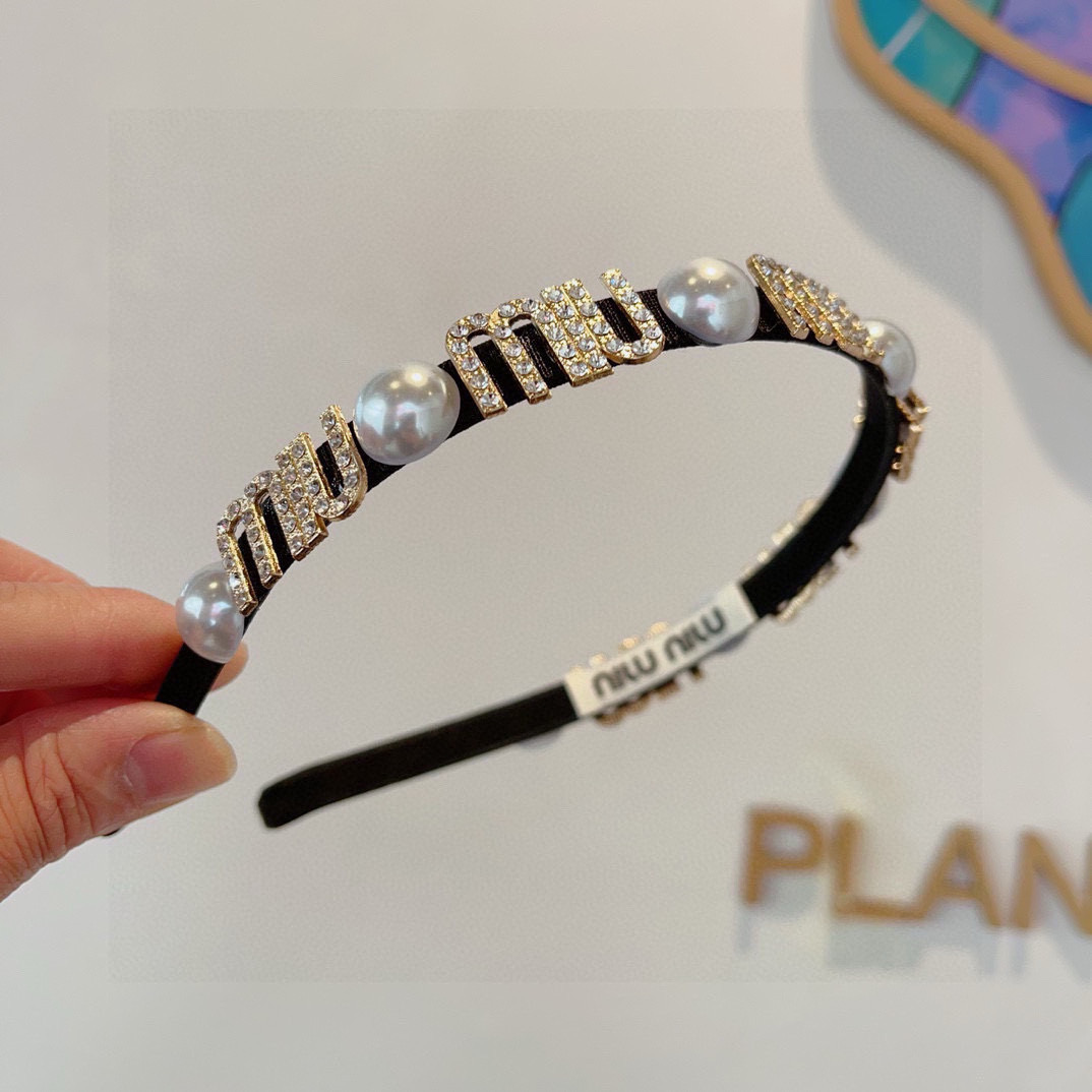 High-Quality Classic Packaging on Page 99: Miu Miu’s Timeless Appeal - 图片 3