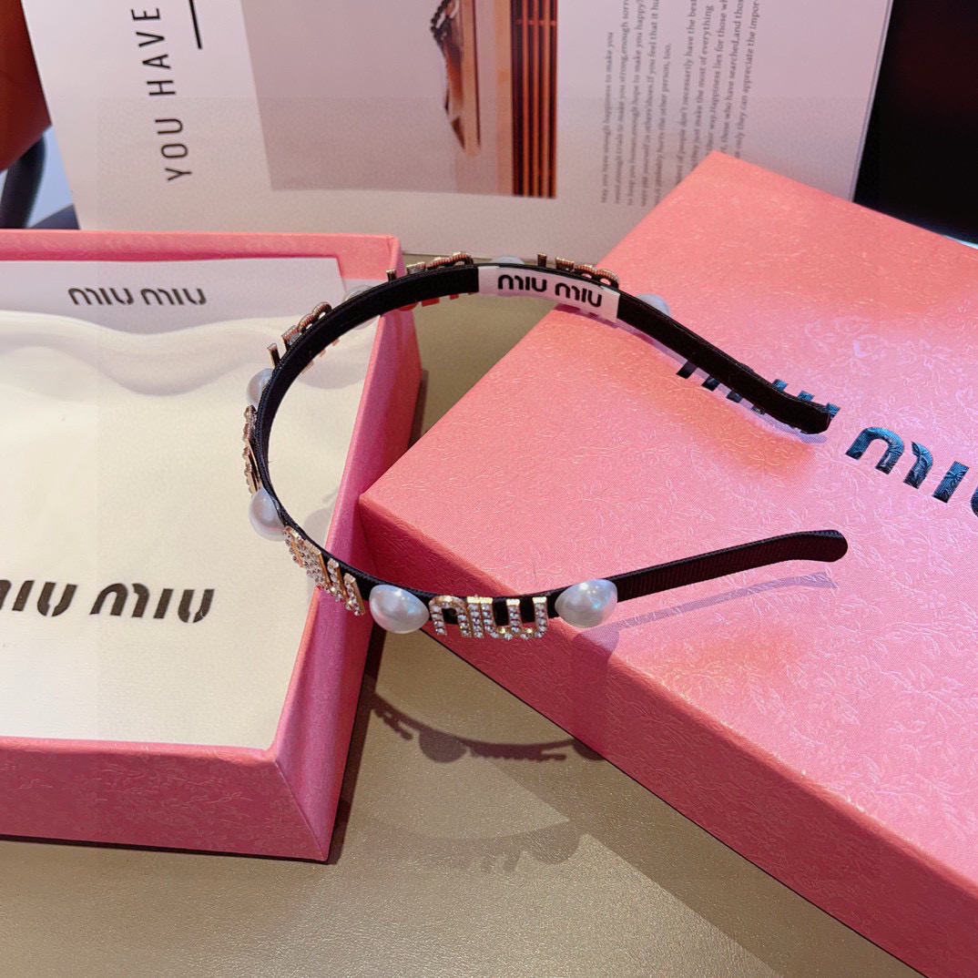 High-Quality Classic Packaging on Page 99: Miu Miu’s Timeless Appeal - 图片 6