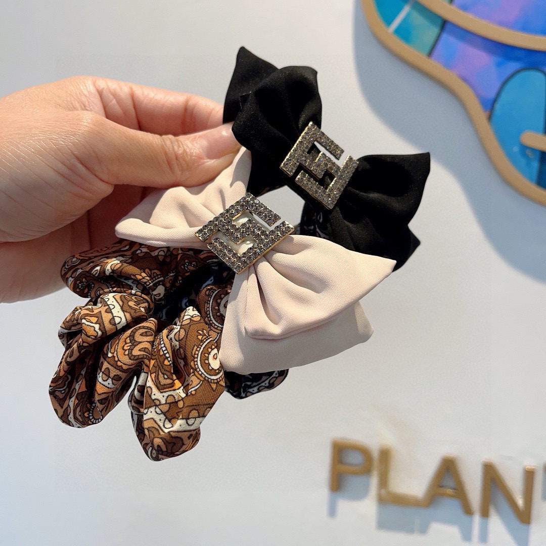 FENDI Red Hair Circles: Stylish, Comfortable, and Fashionable Packaging on Page 99 - 图片 7