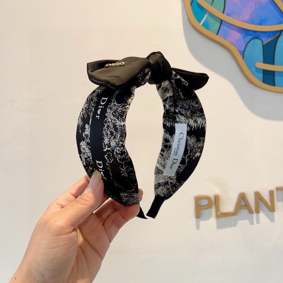 NO:300980,Packaging Dior (Dior) Popular new bow hairband, original counter stock, let your charm bloom, the fresh lady style makes fashion simpler. Hairpins, hairpins, dior, dior, hairpins19860909配包装 Dior（迪奥） 火爆新款蝴蝶结发箍,专柜原单货,让你的魅力绽放 清新淑女范让时尚更简单.发夹,发夹,dior,dior,hairpins,accessory