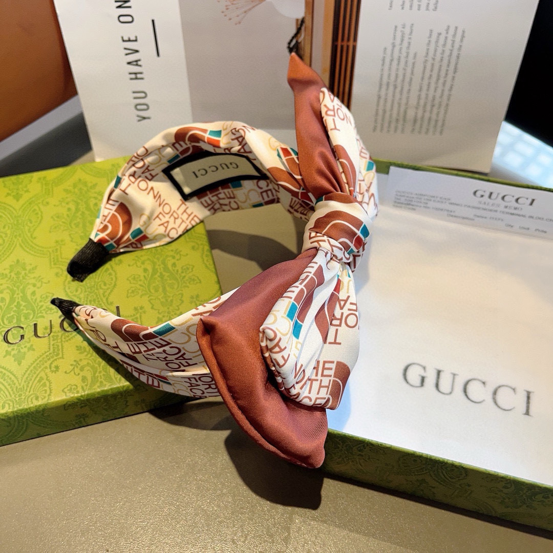 Gucci Red Classic Butterflies Packaging on Page 99: Iconic Fashion Statement. - 图片 6