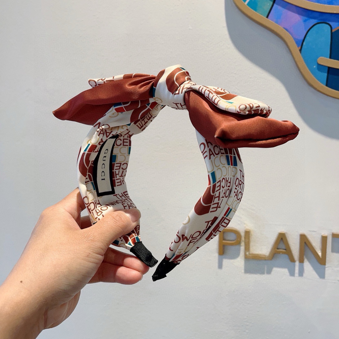 Gucci Red Classic Butterflies Packaging on Page 99: Iconic Fashion Statement. - 图片 1