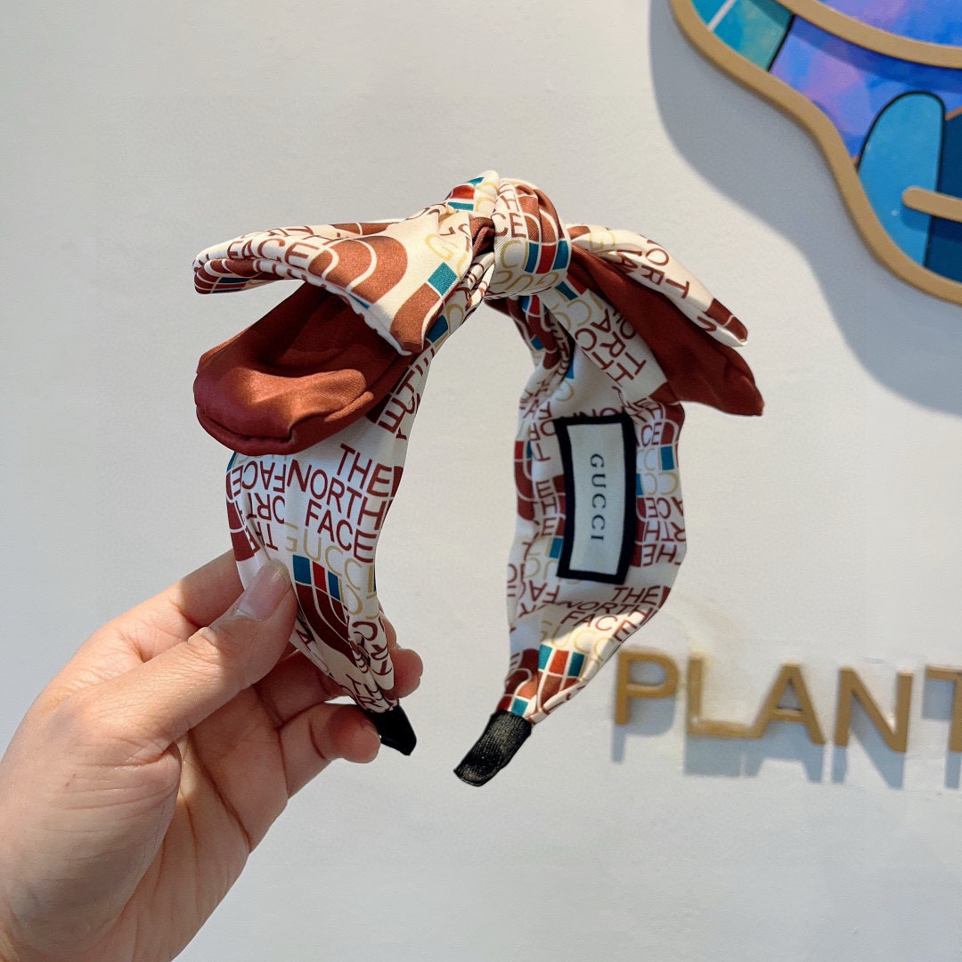 Gucci Red Classic Butterflies Packaging on Page 99: Iconic Fashion Statement. - 图片 2