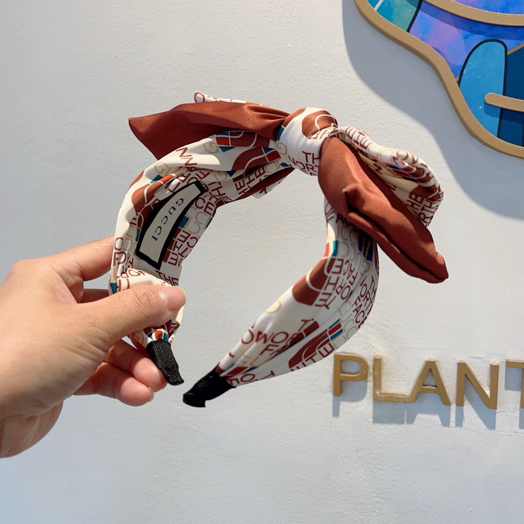 Gucci Red Classic Butterflies Packaging on Page 99: Iconic Fashion Statement. - 图片 4