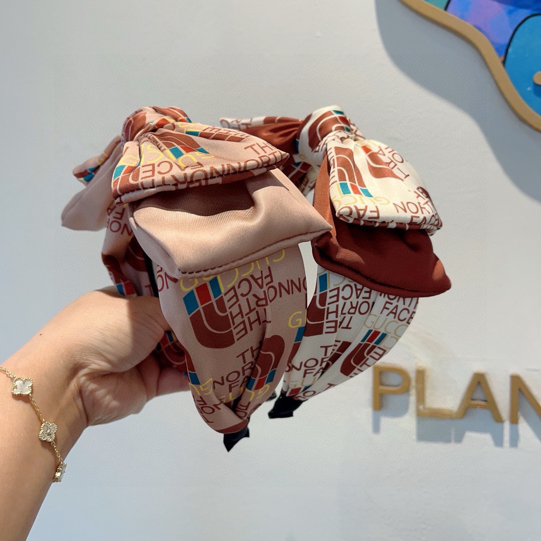 Gucci Red Classic Butterflies Packaging on Page 99: Iconic Fashion Statement. - 图片 9