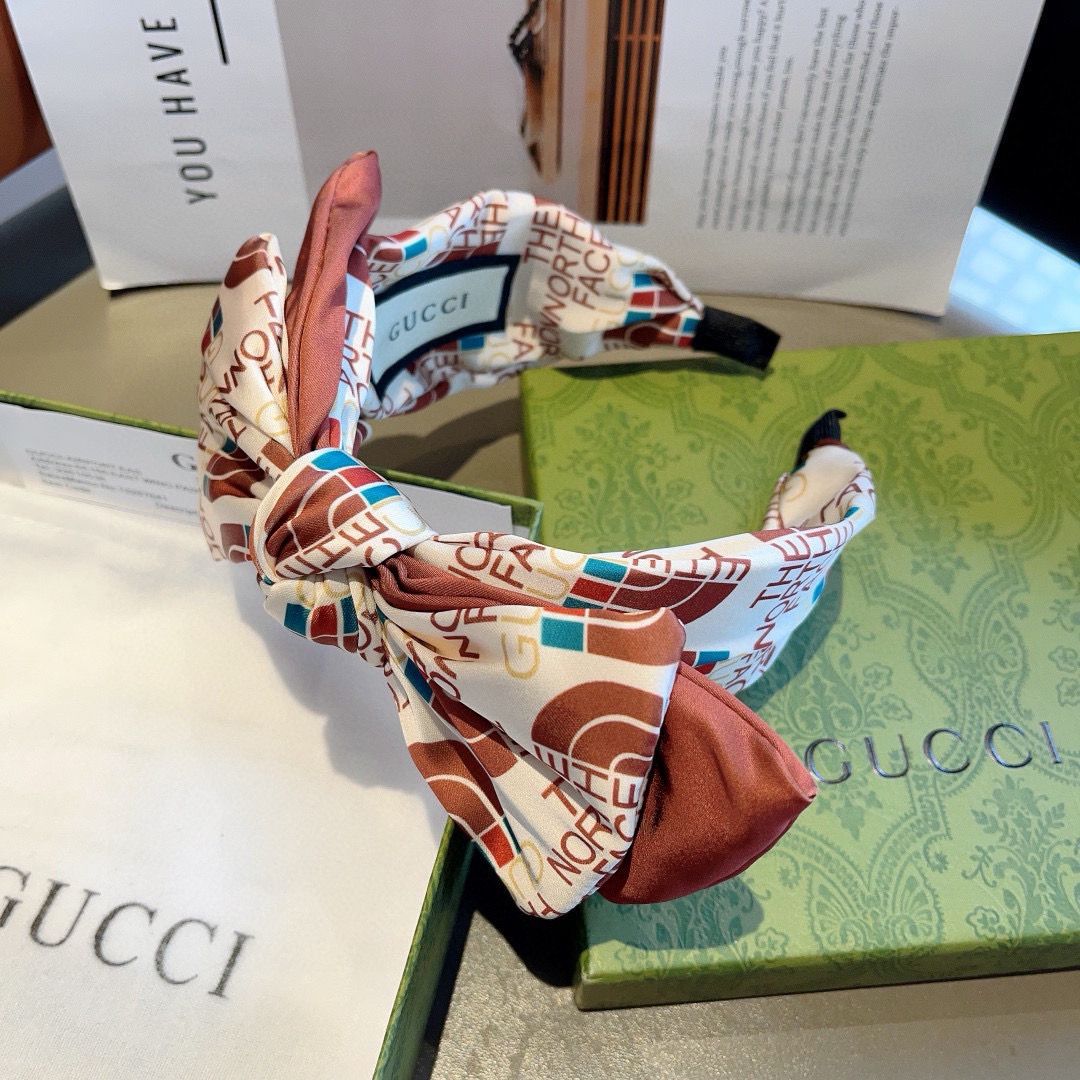 Gucci Red Classic Butterflies Packaging on Page 99: Iconic Fashion Statement. - 图片 8