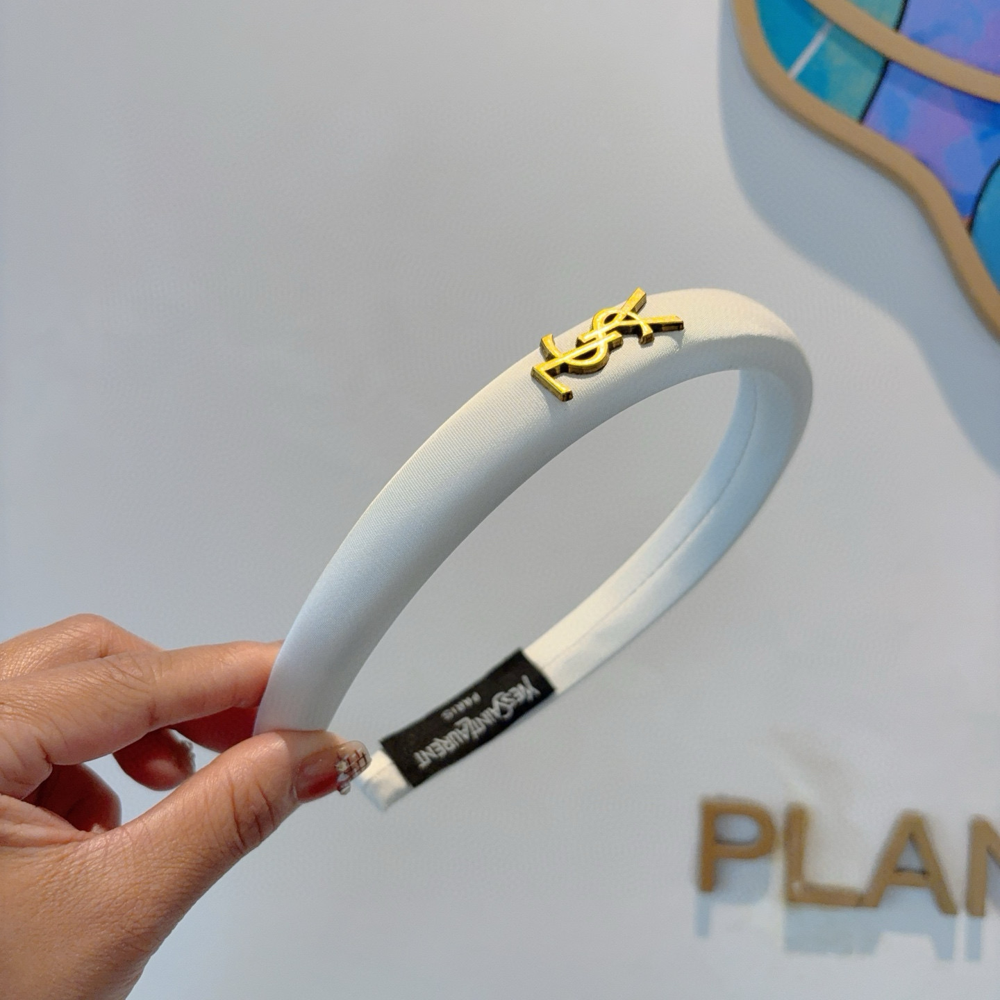 YSL’s High-End Chinese Sponge Hair Packaging and Online Promotion - 图片 3