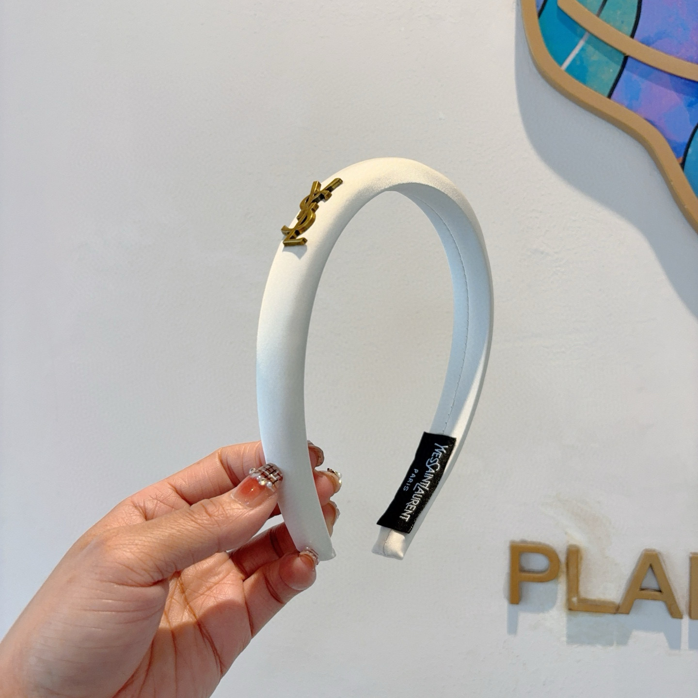 YSL’s High-End Chinese Sponge Hair Packaging and Online Promotion - 图片 1