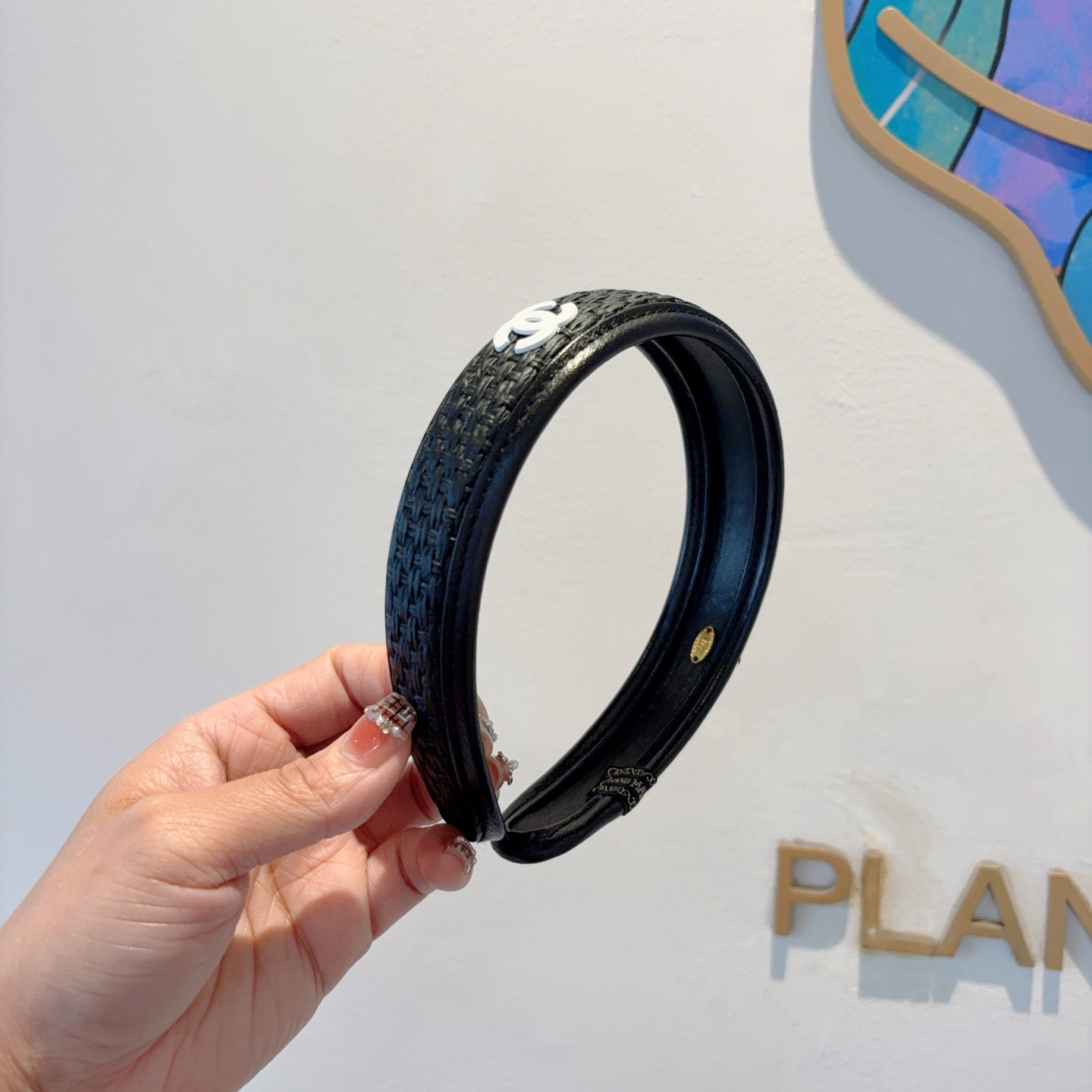 NO:301015,Packaging CHANEL (Chanel) new small fragrant headband, retro headband, popular internet celebrity products recommended. It is matched with high-end materials, super exquisite, fashionable and versatile. Hairpins, hairpins, chanel, chanel, hairpins19860909配包装 CHANEL（香奈儿）新款小香发箍,复古头箍,网红爆款推荐 搭配高端材质,超精致,时尚百搭.发夹,发夹,chanel,chanel,hairpins,accessory