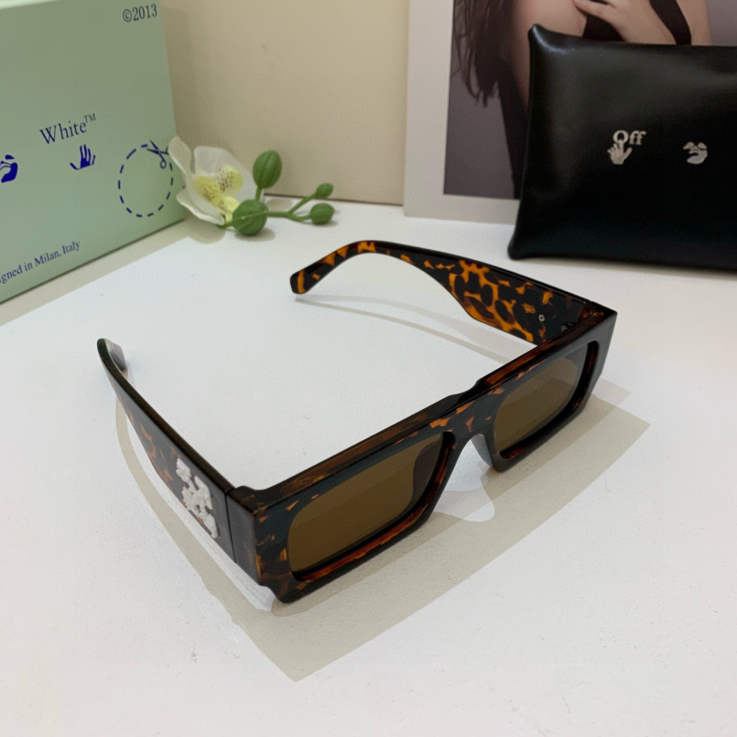 p245 Off-white new design sunglasses, sunshields, fashion-stylish sunglasses, 100 glasses out