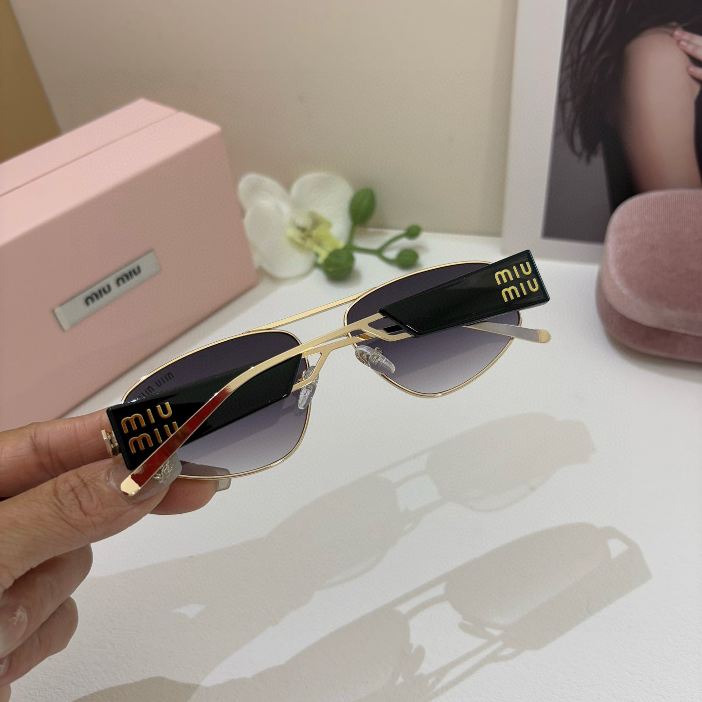 Trendy Sunproof Sunglasses for Men and Women: Metal Box, Big Skinny Korean Style - 图片 4