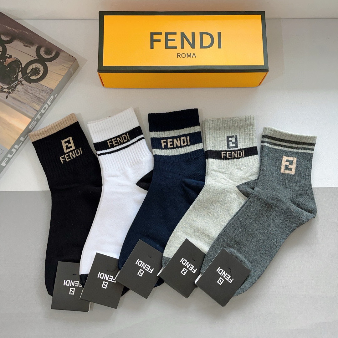 NO:584562,Comes with packaging (5 pairs in a box) FENDI Fendi's new mid-calf men's socks, pure cotton fabric, a must-have for fashionistas, classic double Flogo, personalized, fashionable and versatile, you deserve it Socks, stockings, socks, fendi, fendi, socks19860909配包装（一盒5双） FENDI 芬迪新款中筒男款袜子,纯棉面料,潮人必备 ,经典双Flogo 个性时尚百搭款,你值得拥有哦袜子,丝袜,袜子,fendi,fendi,socks,accessory