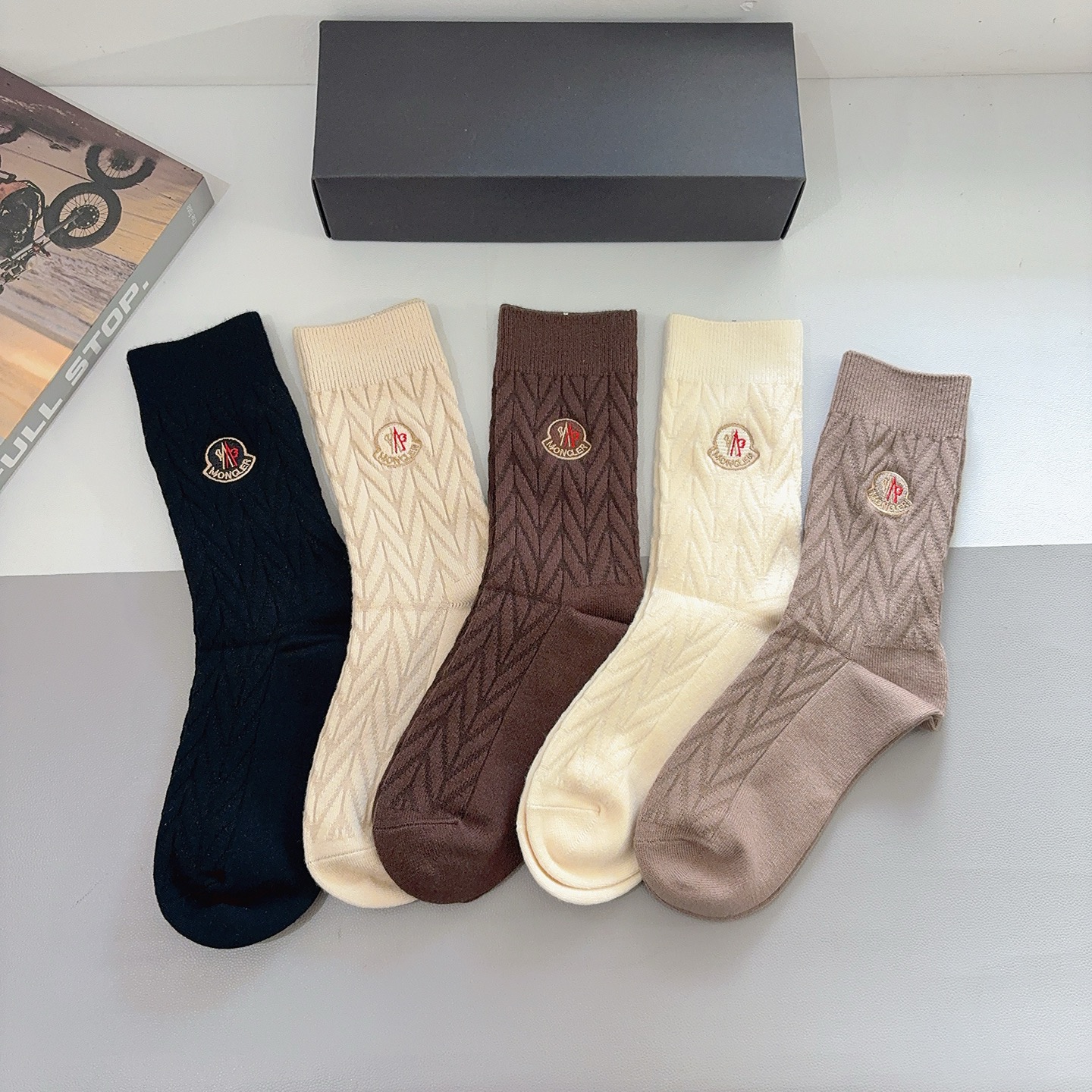 NO:584565,Comes with packaging [5 pairs in a box] MONCLER high version cashmere embroidered stockings, a must-have fashion counter for purchasing stockings for hipsters, great for matching socks, stockings, socks, Moncler, socks19860909配包装【一盒5双】 MONCLER 蒙口 高版本羊绒刺绣长筒袜子潮人必不可少的时尚专柜代购长筒袜子 ,超好搭配袜子,丝袜,袜子,Moncler,socks,accessory