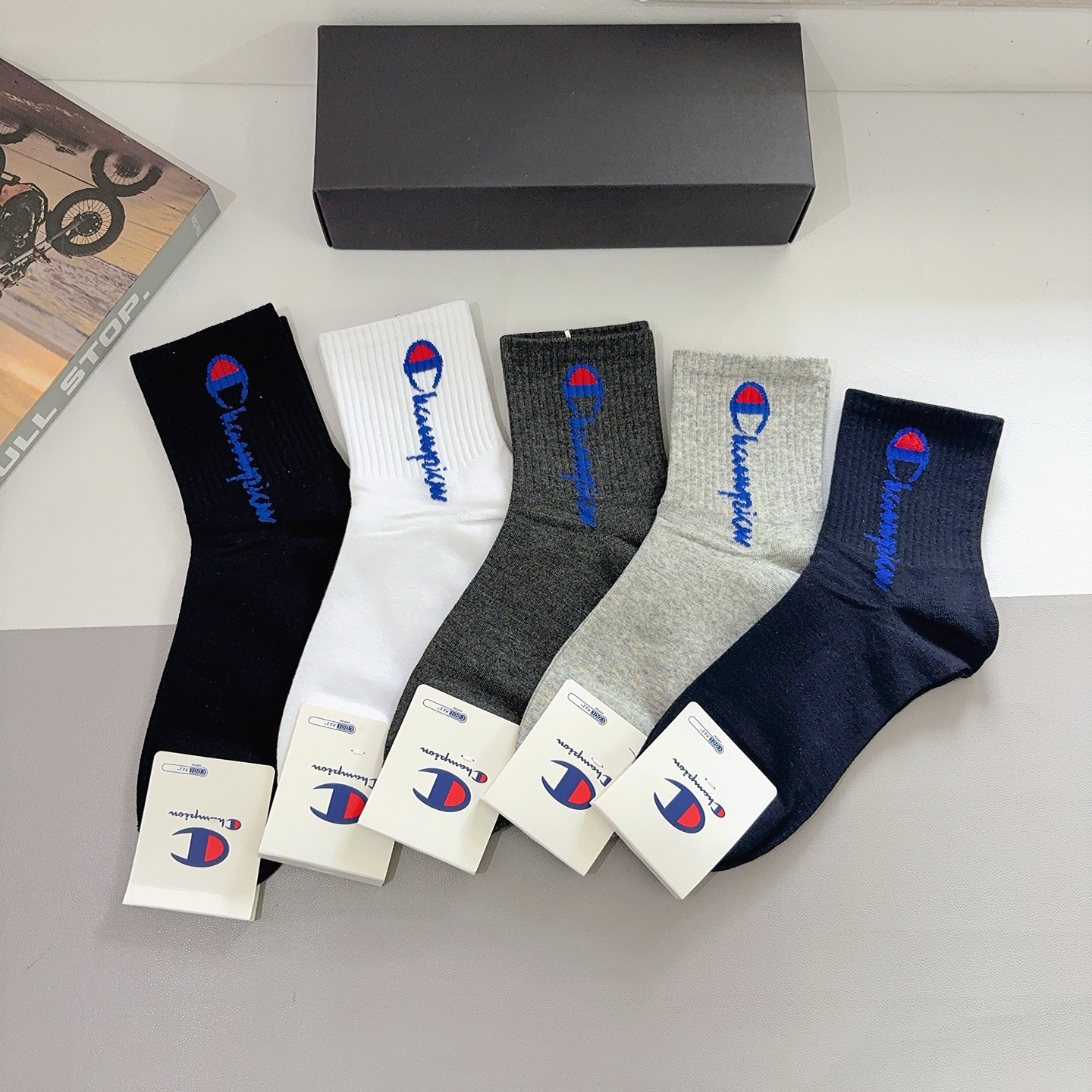 NO:584592,Comes with packaging (5 pairs in a box) Champion new men’s mid-calf socks!  Pure cotton fabric, counter-synchronized socks, big brands going out on the street, fashionable people must-have super matching socks, stockings, socks, socks19860909配包装（一盒5双） 冠军 新款男款中筒袜子！纯棉面料 专柜同步袜子,大牌出街,潮人必备超好搭袜子,丝袜,袜子,socks,accessory