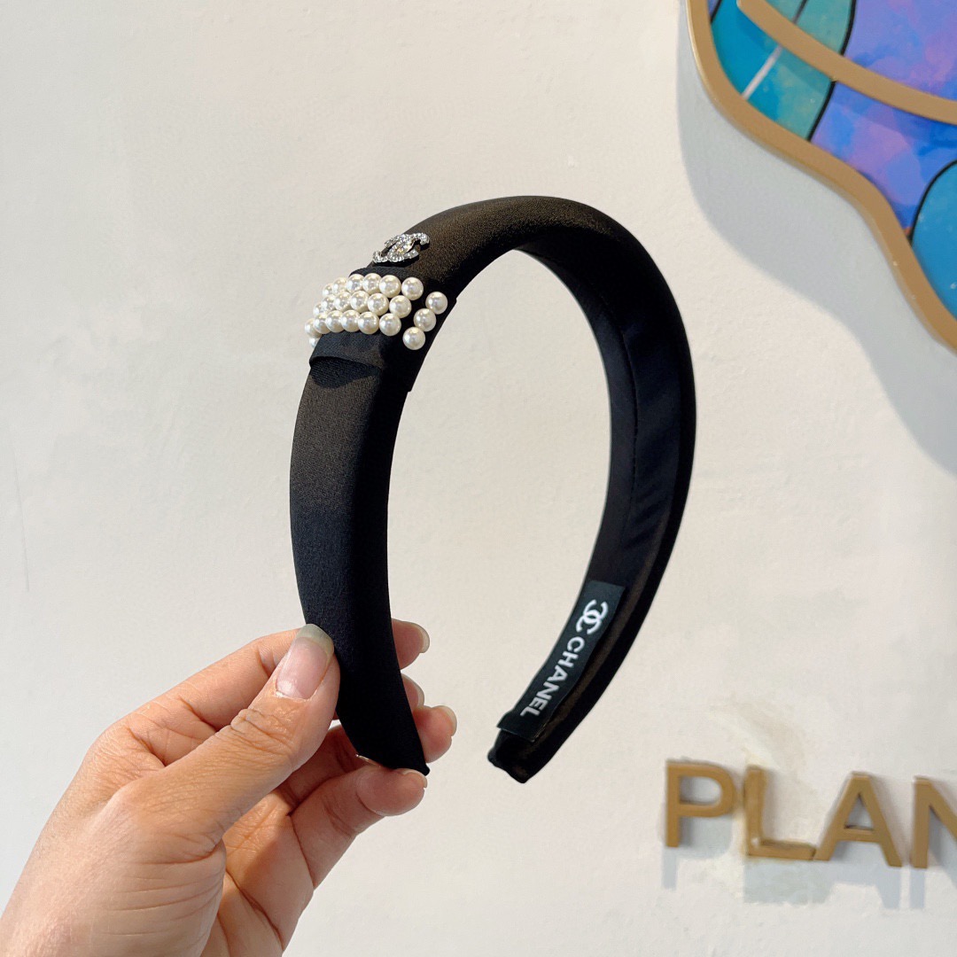 NO:586608,Comes with packaging CHANEL (Chanel) latest small fragrant headband, fragrant grandma headband, retro headband, recommended by Internet celebrities. Super exquisite, fashionable and versatile!  hairpins,hairpins,chanel,chanel,hairpins19860909配包装 CHANEL（香奈儿）最新款小香发箍,香奶奶头箍,复古头箍,网红爆款推荐 超精致,时尚百搭！发夹,发夹,chanel,chanel,hairpins,accessory