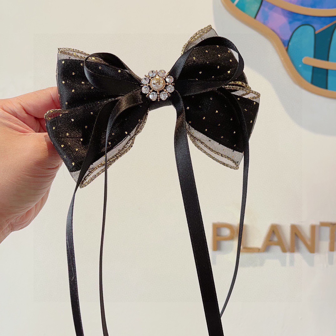 NO:586611,Comes with packaging, CHANEL (Chanel) star's same style bow clip hairpin, slingshot clip, Internet celebrity recommended style, retro bow style, super versatile!  Recommendations on the blackboard will make you look like a famous brand in seconds!  hairpins,hairpins,chanel,chanel,hairpins19860909配包装 CHANEL（香奈儿）明星同款蝴蝶结抓夹发夹 弹弓夹 网红推荐款 复古蝴蝶结款,超级百搭哦！敲黑板推荐,让你秒变大牌范儿！发夹,发夹,chanel,chanel,hairpins,accessory