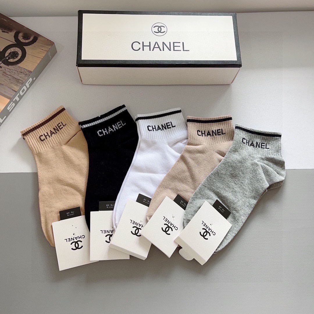 NO:585045,Comes with packaging (5 pairs in a box) CHANEL Chanel classic socks, high version, pure cotton material, soft, instant sale of ordinary goods in the market, classic double C pattern logo, counters synchronized with big-name socks on the street, a must-have for fashionistas, super easy to match socks, stockings, socks, chanel, chanel, socks19860909配包装（一盒5双） CHANEL 香奈儿经典袜子高版本纯棉材质柔软,秒杀市场普通货,经典的双C图案logo,专柜同步袜子大牌出街,潮人必备,超好搭袜子,丝袜,袜子,chanel,chanel,socks,accessory