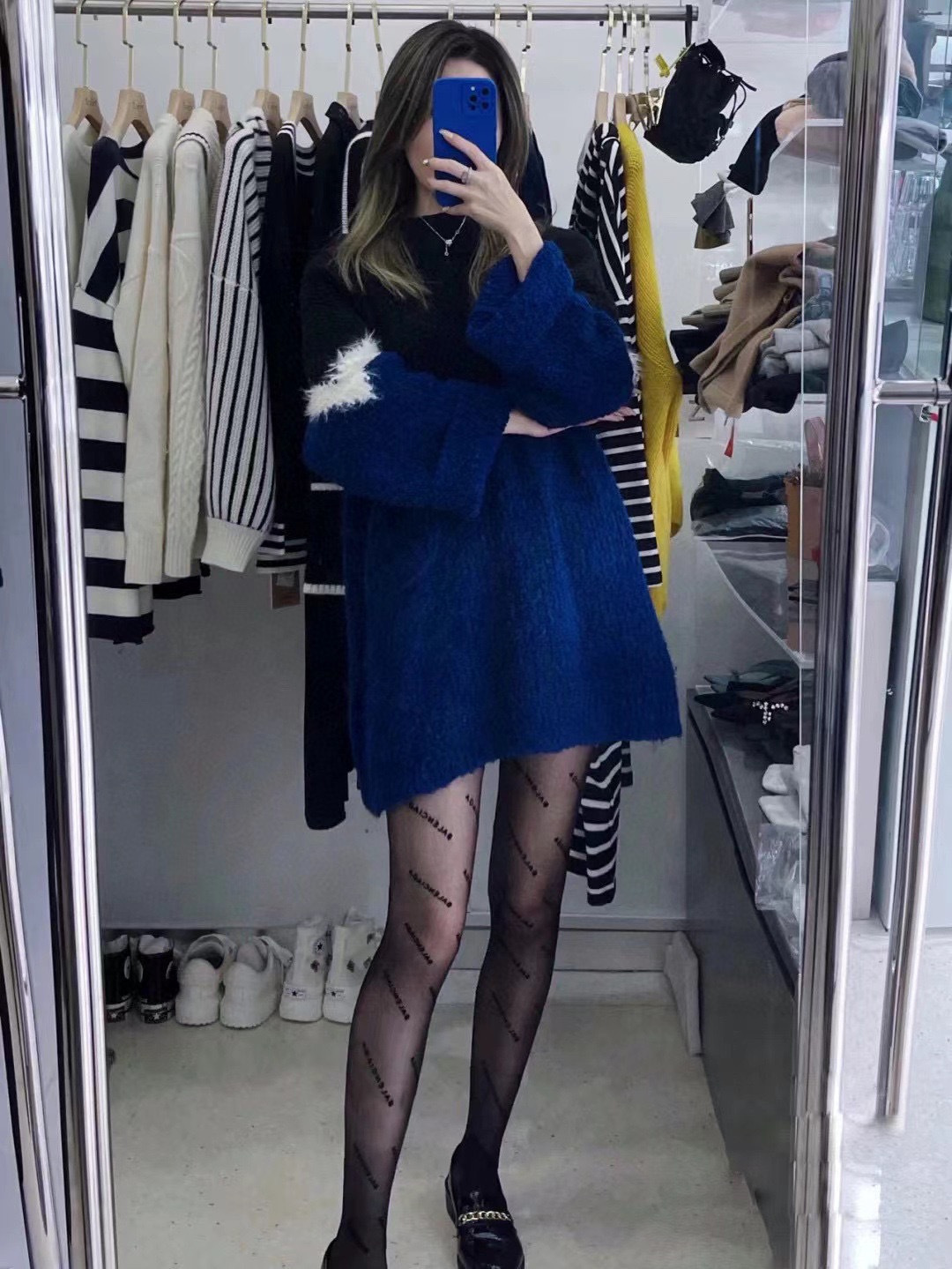 NO:586356,Comes with packaging [1 pair per box] Balenciaga classic flocked monogram stockings. Made in a one-to-one higher version of big-name European and American stockings, you can see the craftsmanship!  A must-have item for fashionistas in autumn and winter, super versatile!  socks, stockings, socks, balenciaga, balenciaga, socks19860909配包装【一盒1双】 Balenciaga 巴黎世家经典植绒字母丝袜 欧美大牌丝袜一比一高版本制作,可以看得到的工艺！潮人秋冬必备单品 ,超百搭！袜子,丝袜,袜子,balenciaga,balenciaga,socks,accessory