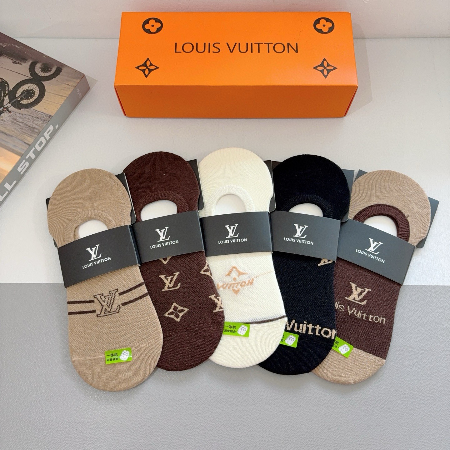 NO:585907,Comes with packaging (5 pairs in a box) LV (Louis Vuitton) high version bamboo cotton boat socks, flash sale on ordinary goods in the market, classic pattern logo, counter-synchronized socks from big brands, a must-have for fashionistas, super matching socks, stockings, socks, louis vuitton, louis vuitton, socks19860909配包装（一盒5双） LV（路易威登） 高版本竹棉船袜,秒杀市场普通货,经典图案logo,专柜同步袜子大牌出街,潮人必备,超好搭袜子,丝袜,袜子,louis vuitton,louis vuitton,socks,accessory