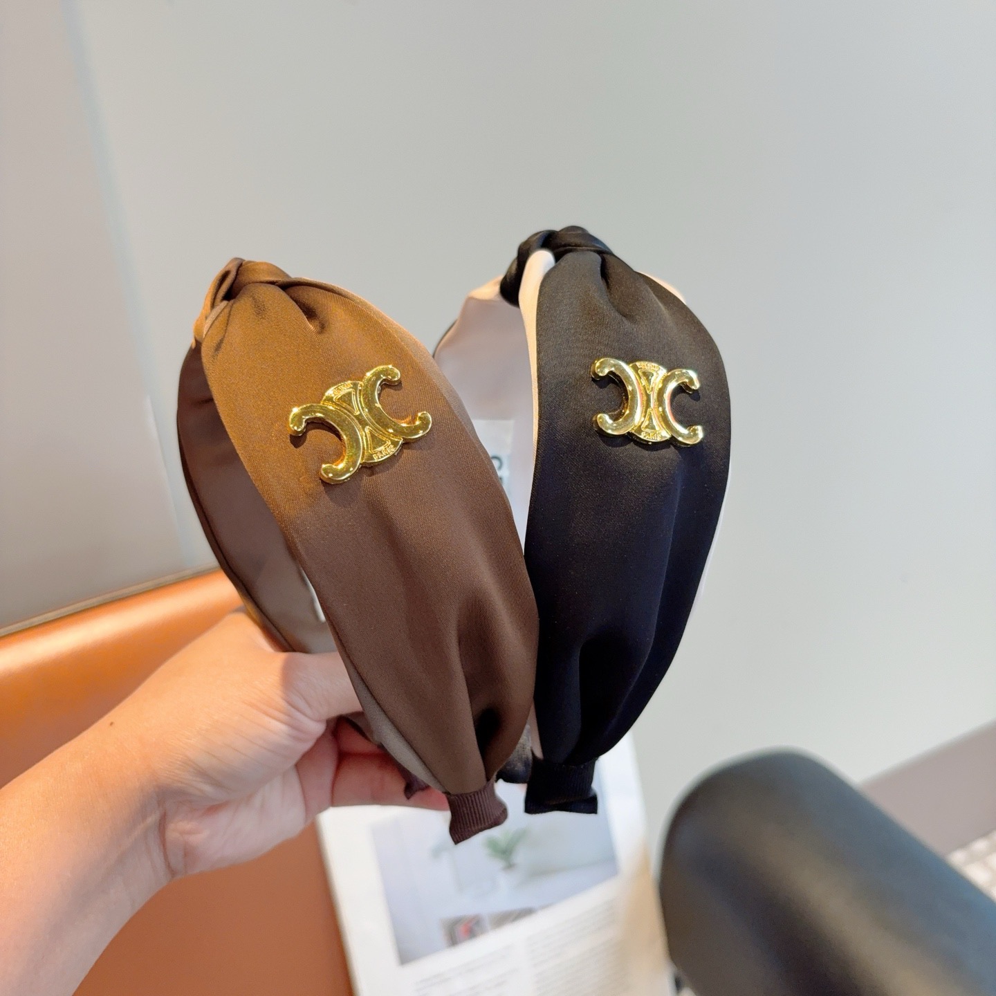 配包装P65
CELINE（赛琳）新品网红同款发箍，佩戴舒适无压力，造型搭配必备！时尚外出百搭款发饰！